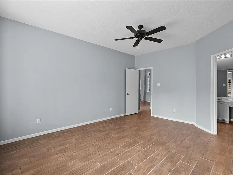 4915 Stone Harbor Dr — Photo 23