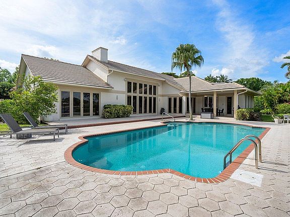 3rd image of 314 Glenwood Drive