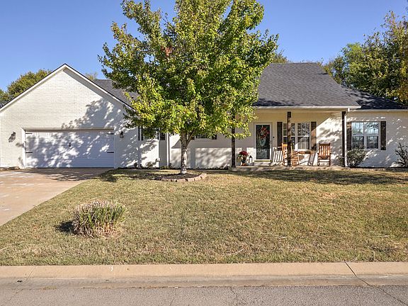3rd image of 304 W Lauren St