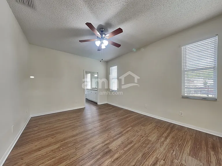 18212 Holly Hills Way — Photo 9