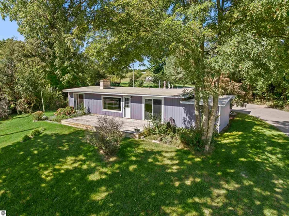775 W Silver Lake Rd, Traverse City, MI 49685