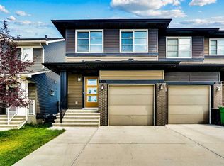 186 Carringvue Park NW, Calgary, AB T3P1L1