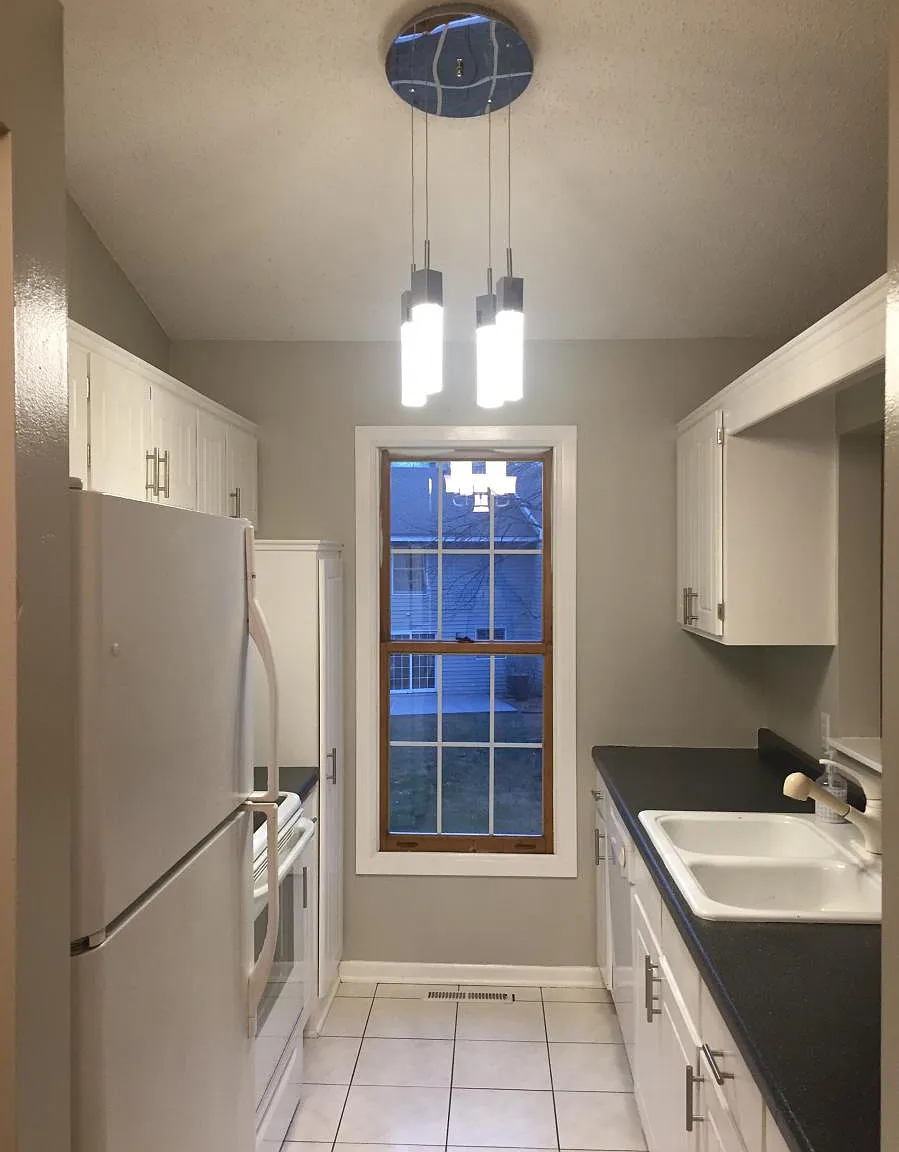 3 bed, 1858 sqft, $2,445 — Photo 3