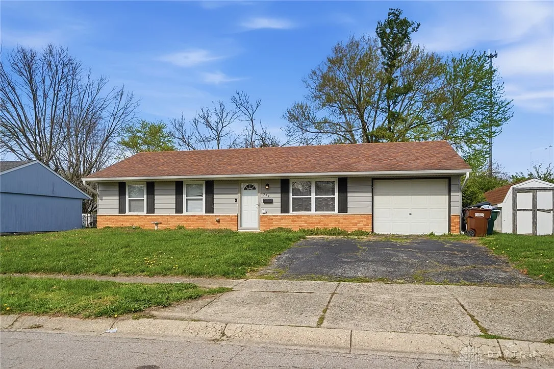 939 Firwood Dr photo 1