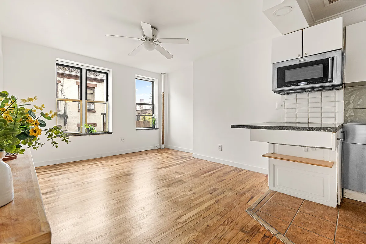 Photo 1 of 8 - 170 Norfolk St #10 - Manhattan, NY Primary Photo - 170 Norfolk St #10