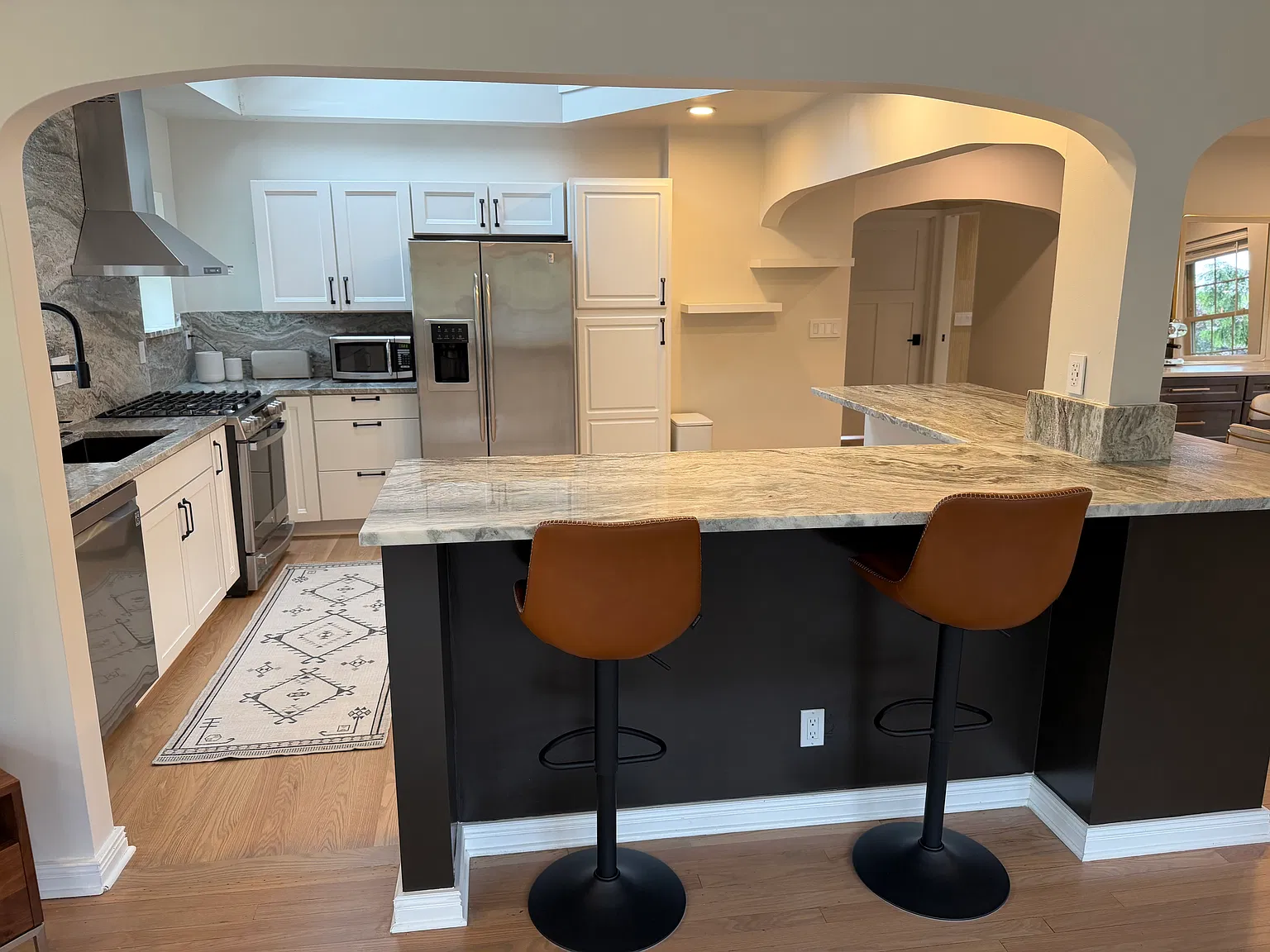 2 bed, 1250 sqft, $3,000 — Photo 4