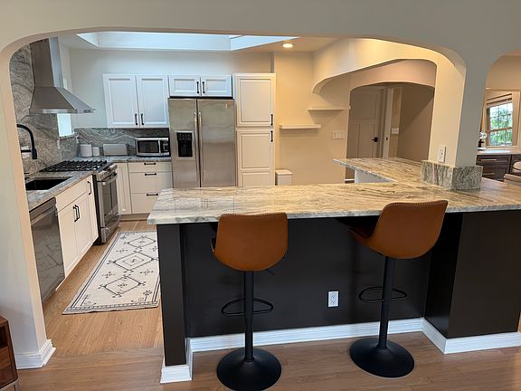 4th image of 3018 N Main St