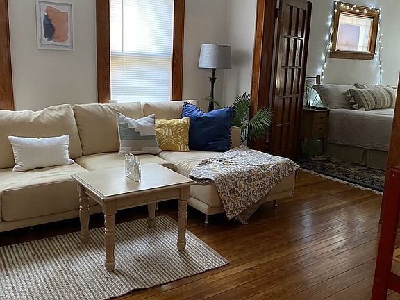 4th image of 15 Grandview St #2