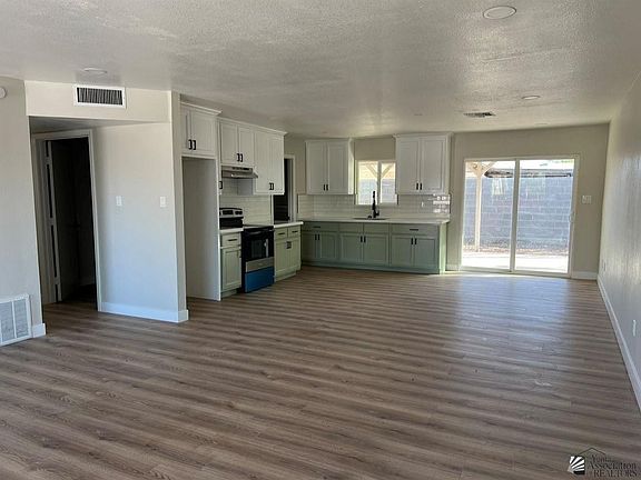 3rd image of 2655 S Barbara Ave