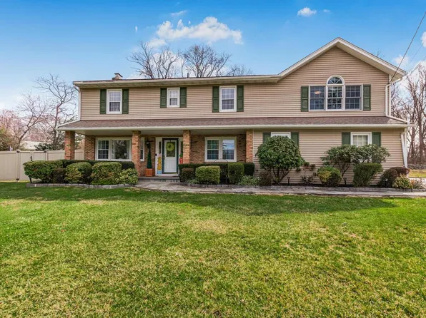 4 Leaf Court, Mahopac, NY 10541