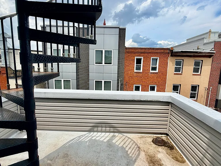 640 Emily St — Photo 28