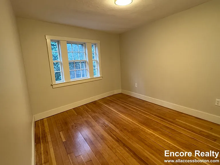 38 Gibson St #2 — Photo 3