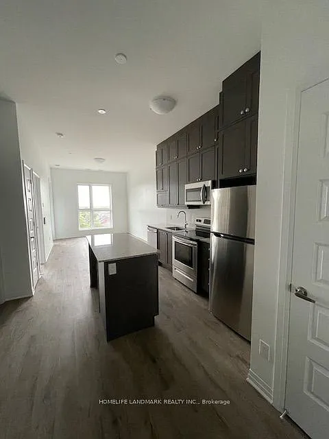 95 Dundas St S #411