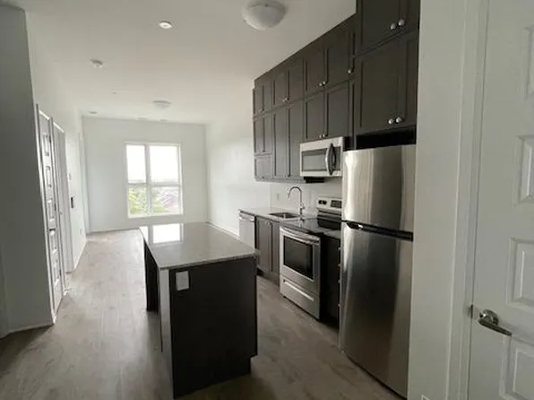 95 Dundas St S, Oakville, ON