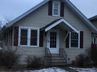 1102 W 3rd St, Cedar Falls, IA 50613