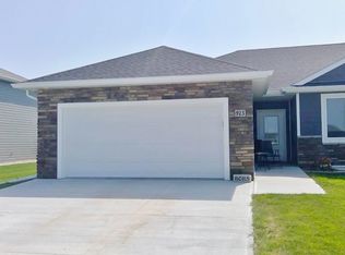 915 Remington Dr, Kearney, NE 68847
