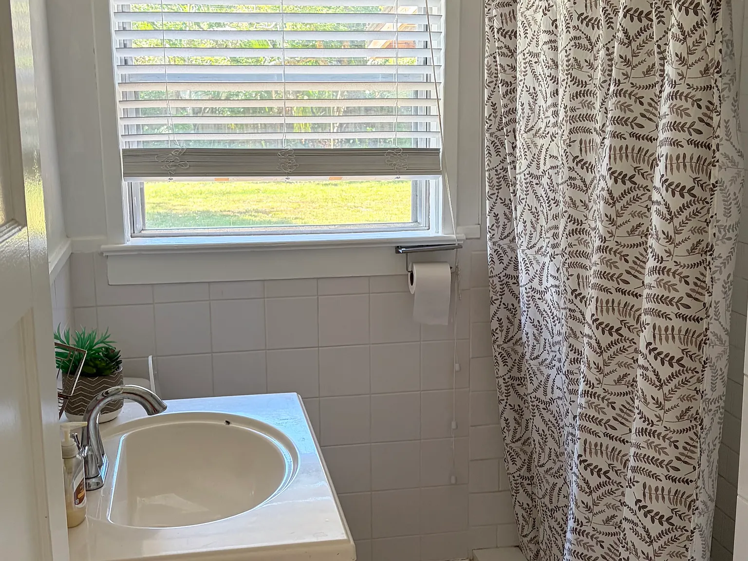 2 bed, 1126 sqft, $2,100 — Photo 3