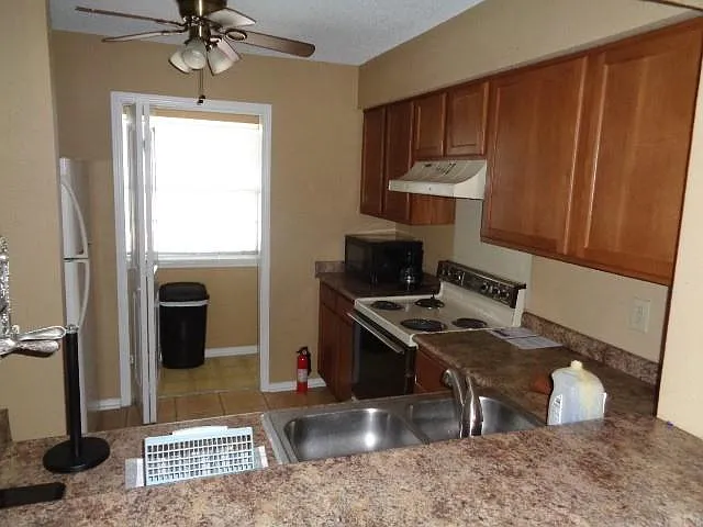 2425 Oxford Pl #113 — Photo 6
