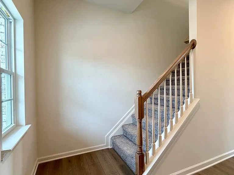 836 Halford Pl — Photo 4