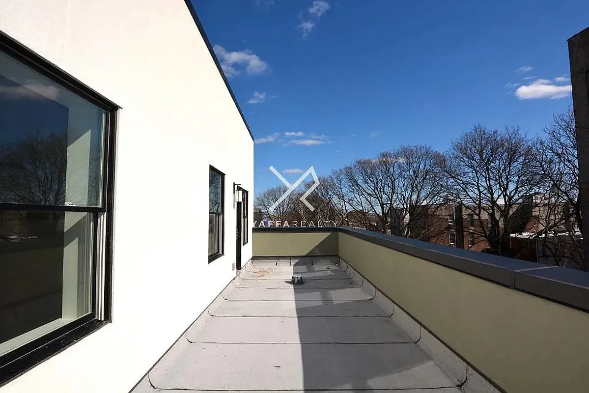 806 Saint John's Place — Photo 3