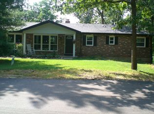 77 E Lake Rd, Fenton, MO 63026