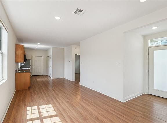 5th image of 403 N Tonti St