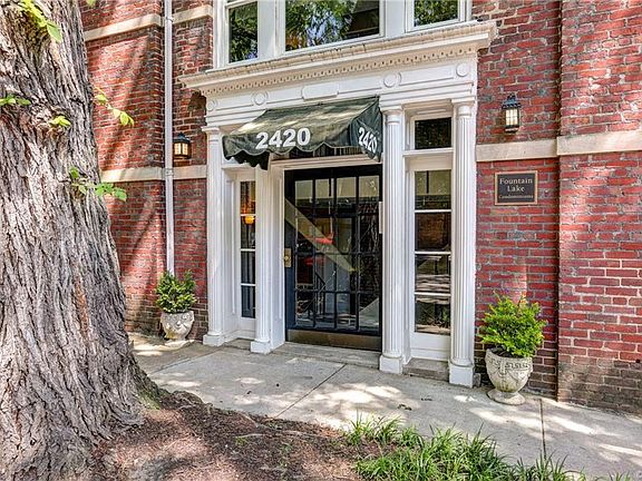 4th image of 2420 Maplewood Ave #U2