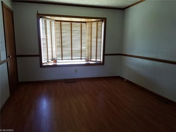 3rd image of 832 Parrish St