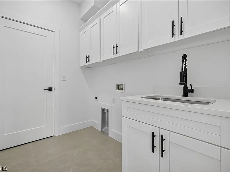 208 Pembroke St — Photo 15