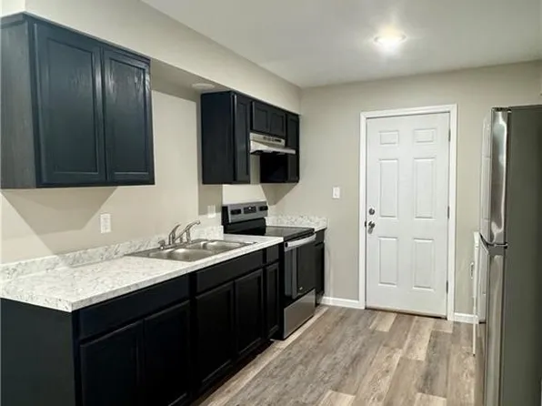 704 S Oak Hill St #A & B, Siloam Springs, AR 72761