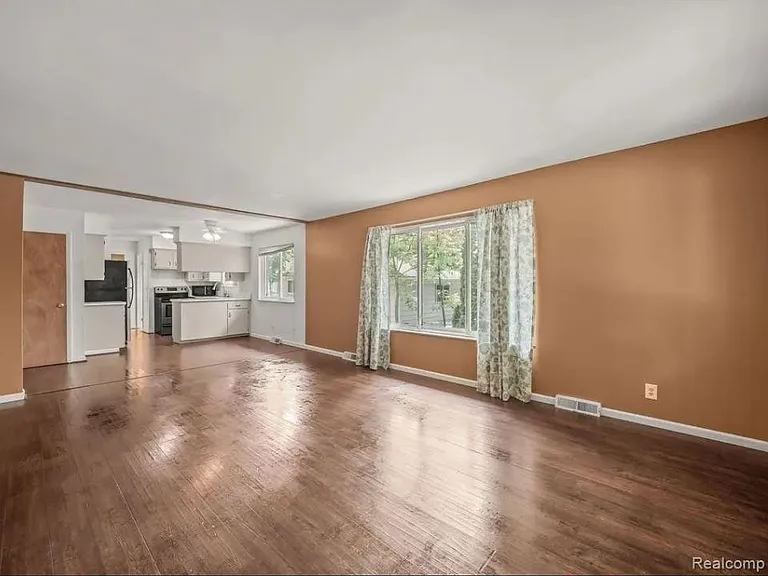 339 S Tilden St — Photo 8
