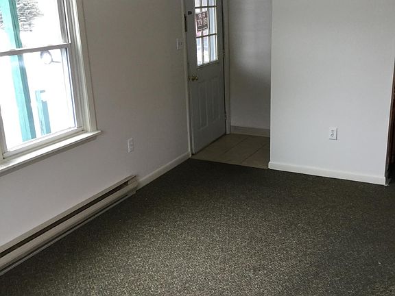 Living room - photo toward entry