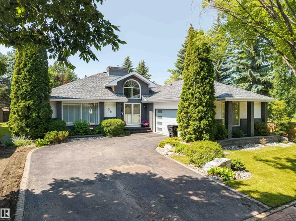 38 W Point Wynd NW, Edmonton, AB T5T 5N5