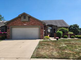 1317 Country Creek Cir, Shelbyville, IN 46176