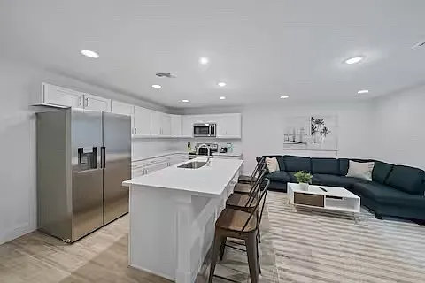 3 bed, 1250 sqft, $4,000 — Photo 2