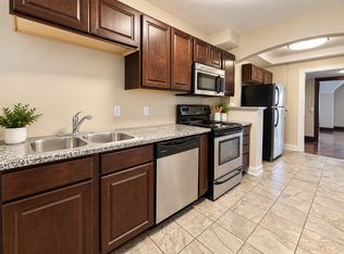 Nottingham (808 N 33rd St), Omaha, NE 68131