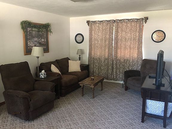 3rd image of 904 Pierce Dr