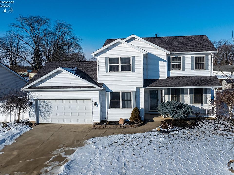1st image of 14 Whitney Dr