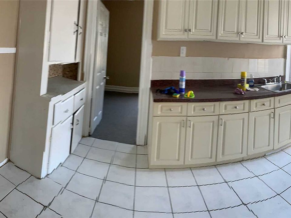 1st image of 10733 118th St