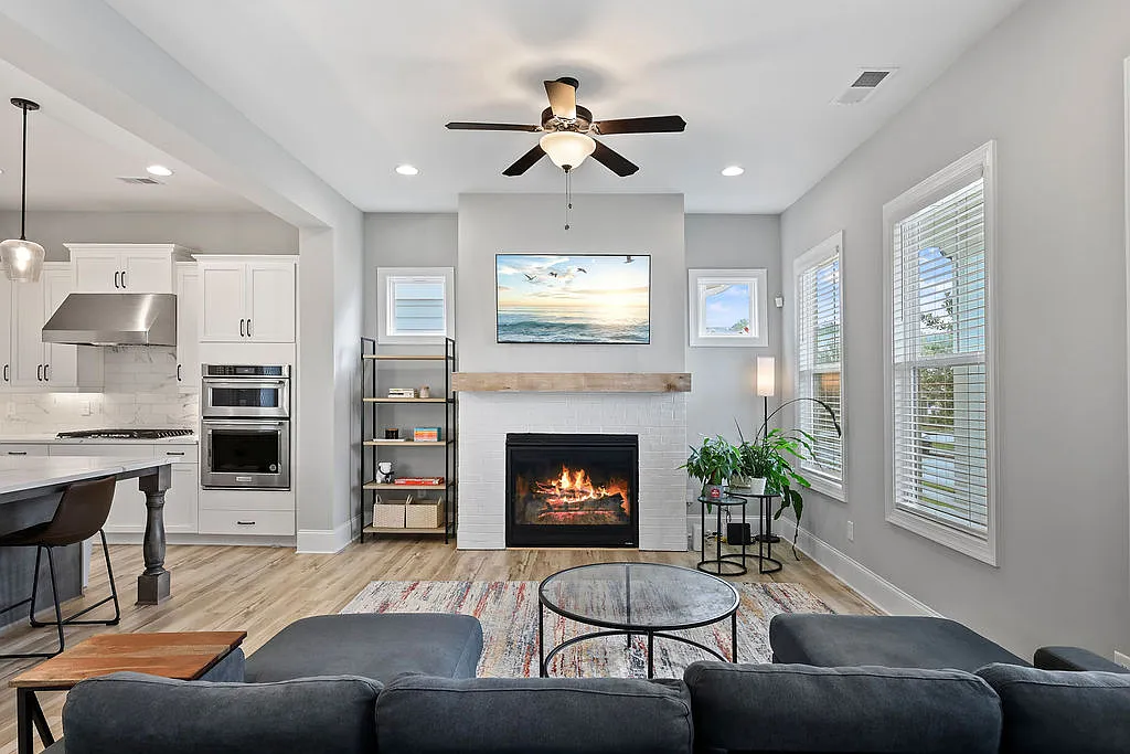 3 bed, 2.5 bath, 2118 sqft, $3,350 — Photo 3