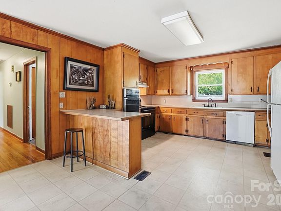 2nd image of 2531 Arnold Dr