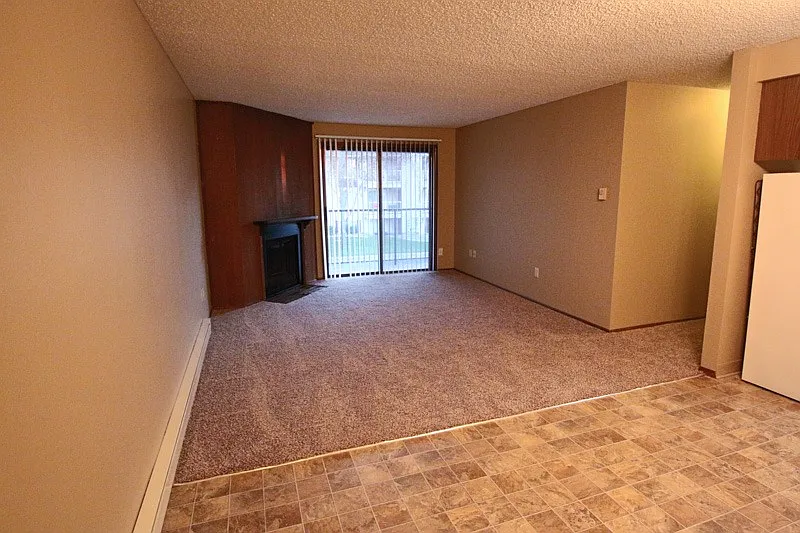 Quadrangle Apartments — Photo 3