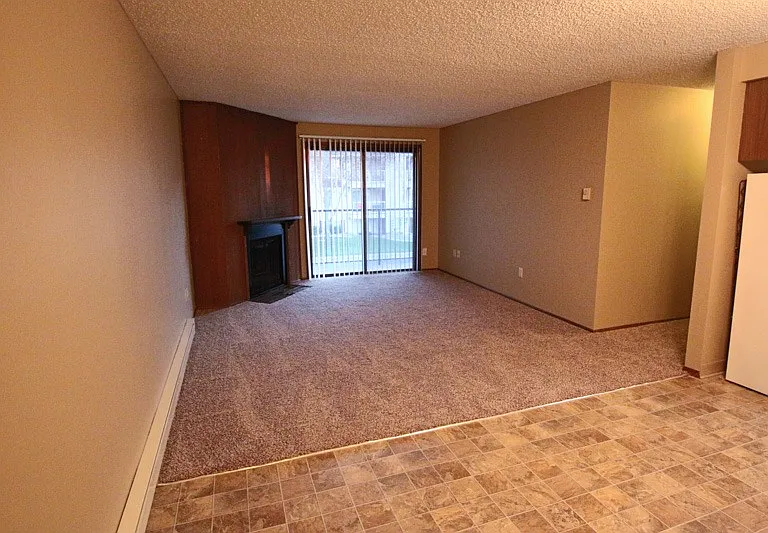 Quadrangle Apartments — Photo 3