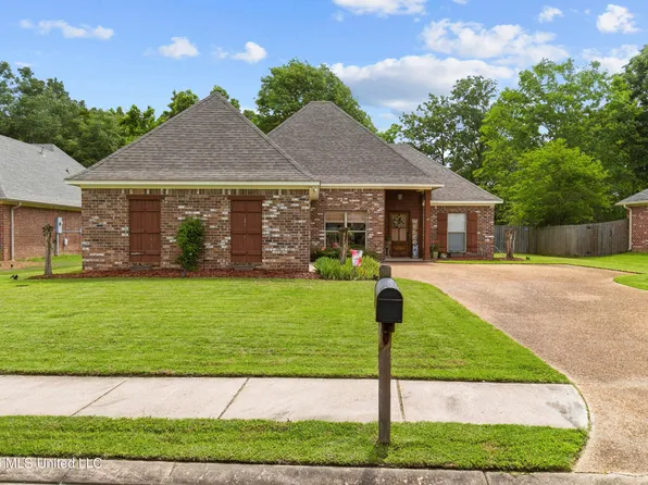 137 Creekside Dr, Canton, MS 39046