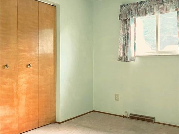 4th image of 2063 Holiday Park Dr
