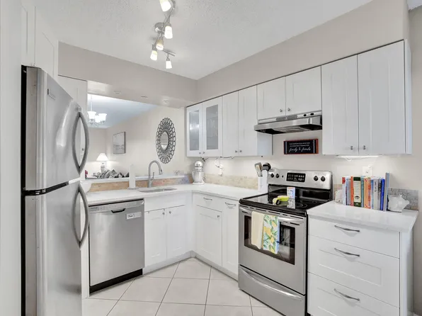 2208 S Cypress Bend Drive #401, Pompano Beach, FL 33069