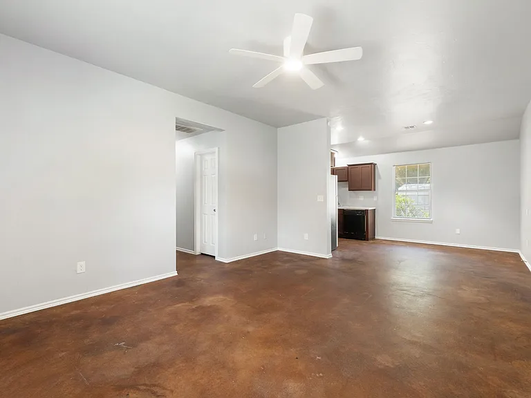 118 S L Ave — Photo 3