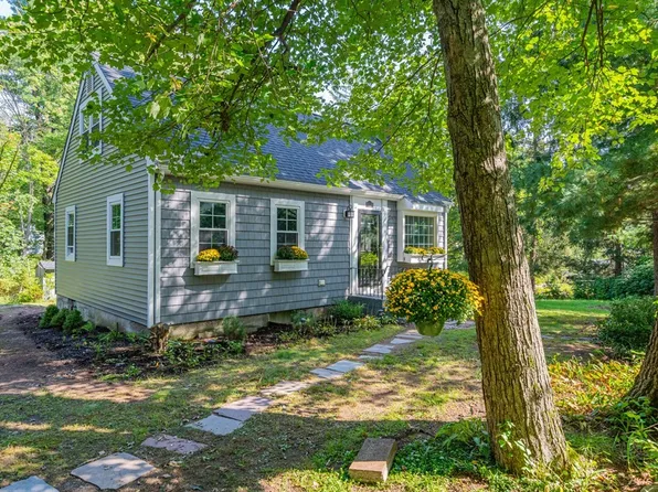 19 Robinson Rd, Lexington, MA 02420