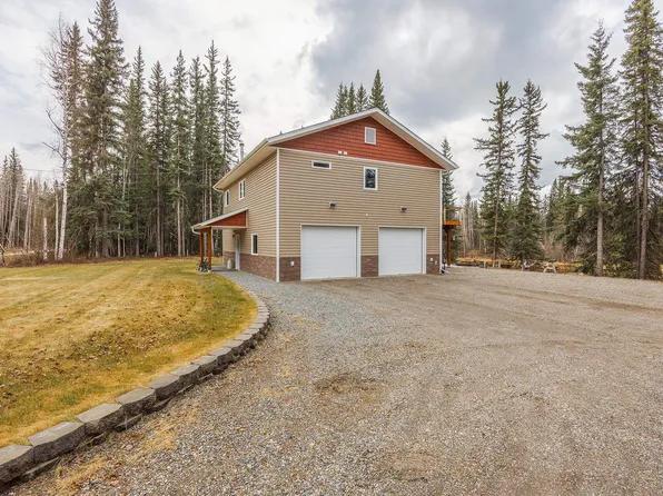 2129 Persinger Dr, North Pole, AK 99705