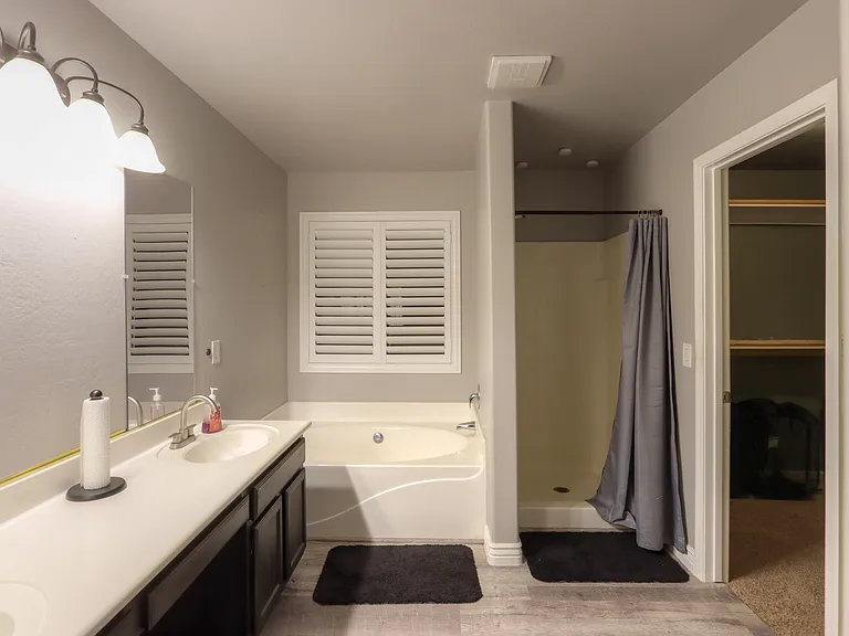 1235 W Castle Dr — Photo 23
